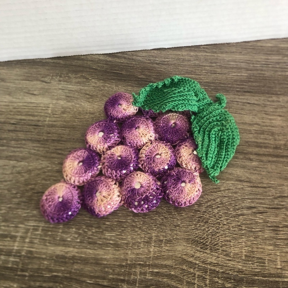 Vtg Handmade Crochet Grapes Trivet - Picture 2 of 10